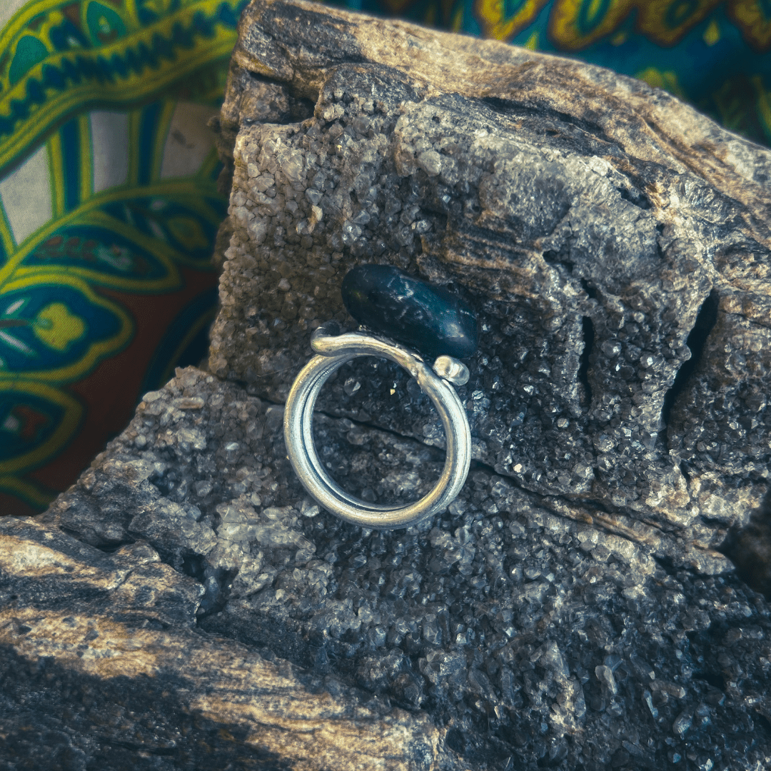 Black Stone Spoon Ring – Handmade from Upcycled Vintage Silverware - The Modern Alien