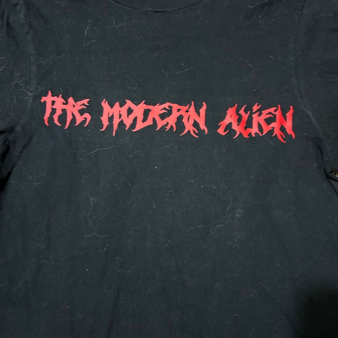 The Modern Alien Graphic Tee – Minimalist with an Edge - The Modern Alien