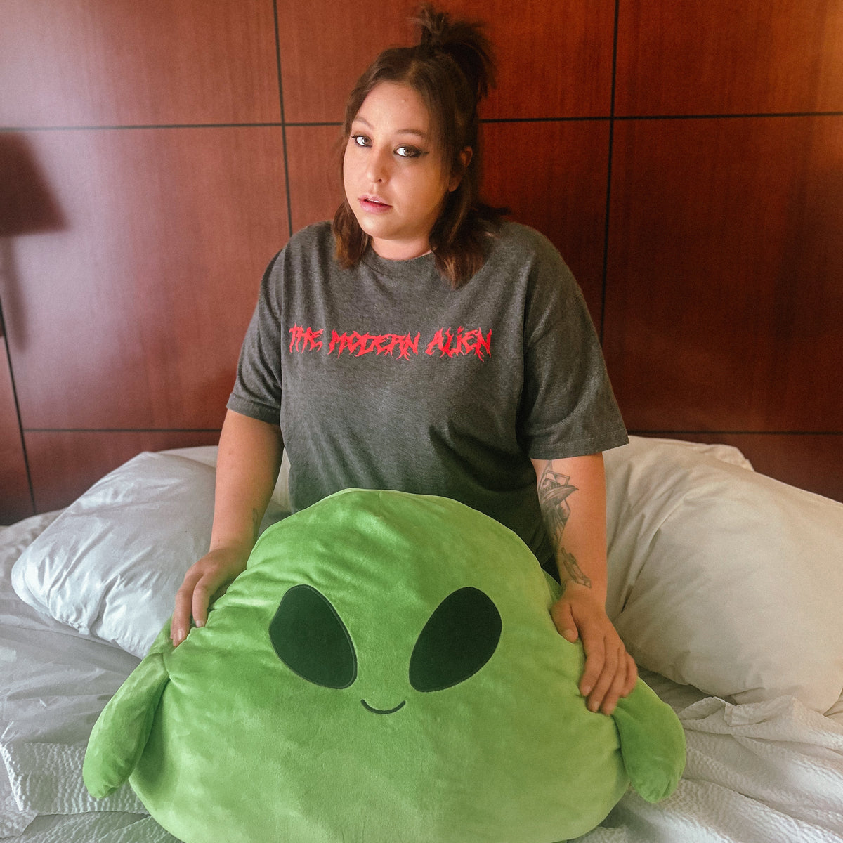 The Modern Alien Graphic Tee – Cosmic Streetwear Vibes 👽🔥