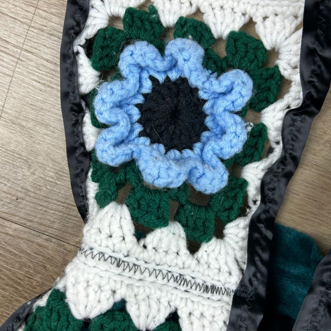 Crochet Flower Crossbody Bag – Handmade Vintage Boho Chic - The Modern Alien