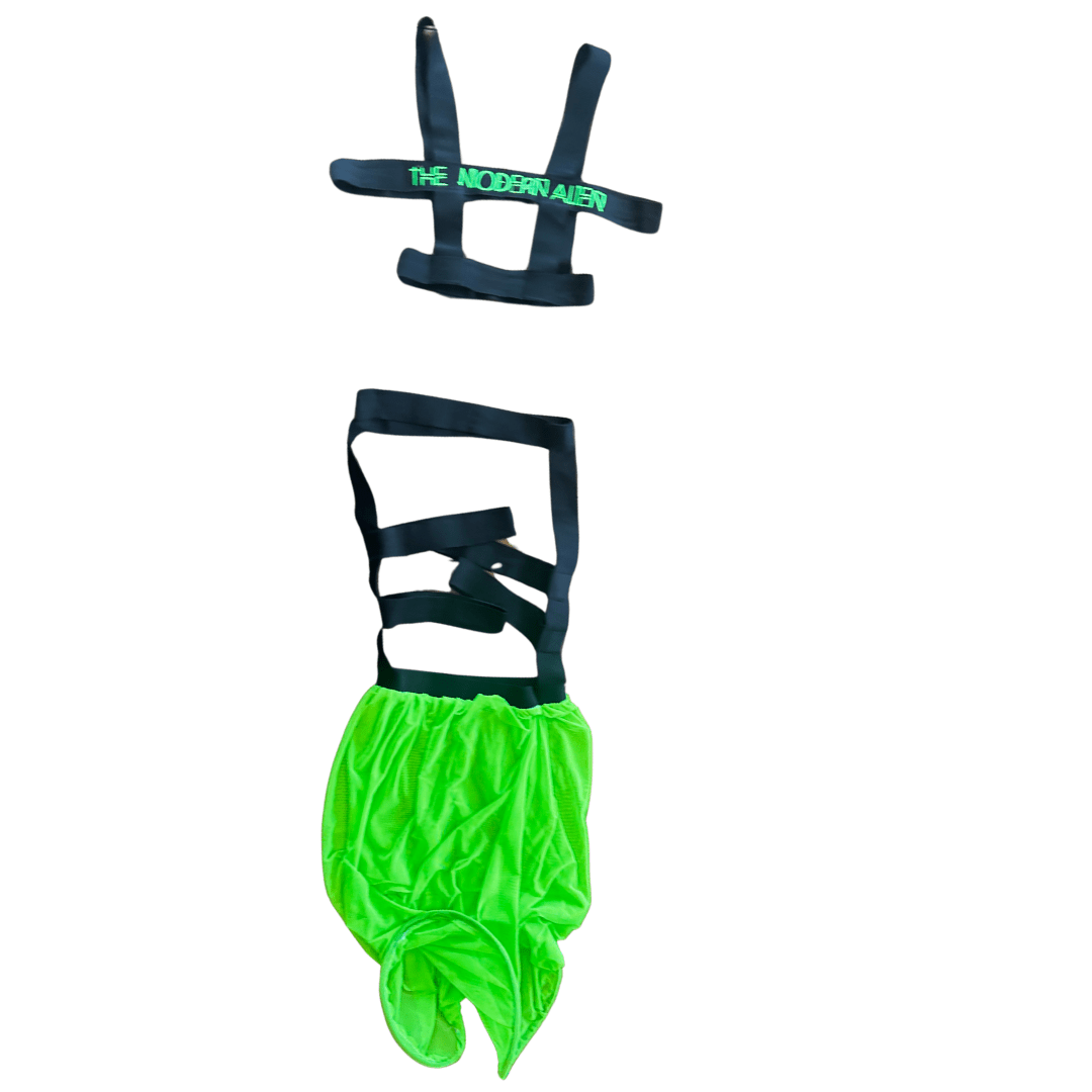 Futuristic Strapped Ensemble – NYFW 2024 Exclusive - The Modern Alien