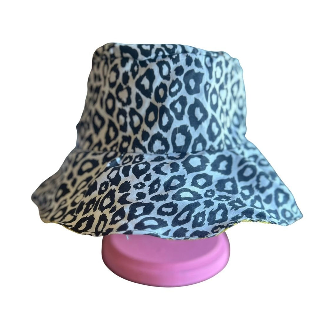 Reversible Smiley Face Bucket Hat – Bold Streetwear with a Twist - The Modern Alien