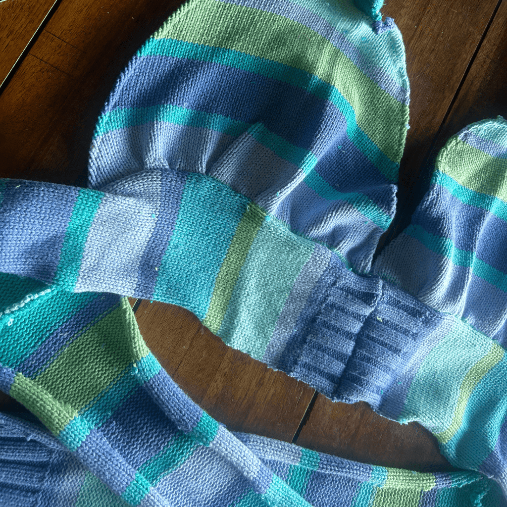 🛒 Reworked Sweater Set – Upcycled Halter Top + Mini Skirt | One - of - a - Kind | Handmade in Arizona ♻️ Y2K Beach Babe Vibes – Only 1 Available - The Modern Alien