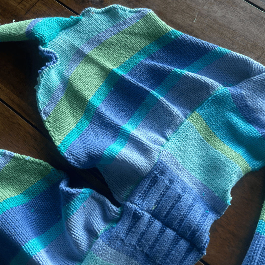 🛒 Reworked Sweater Set – Upcycled Halter Top + Mini Skirt | One - of - a - Kind | Handmade in Arizona ♻️ Y2K Beach Babe Vibes – Only 1 Available - The Modern Alien