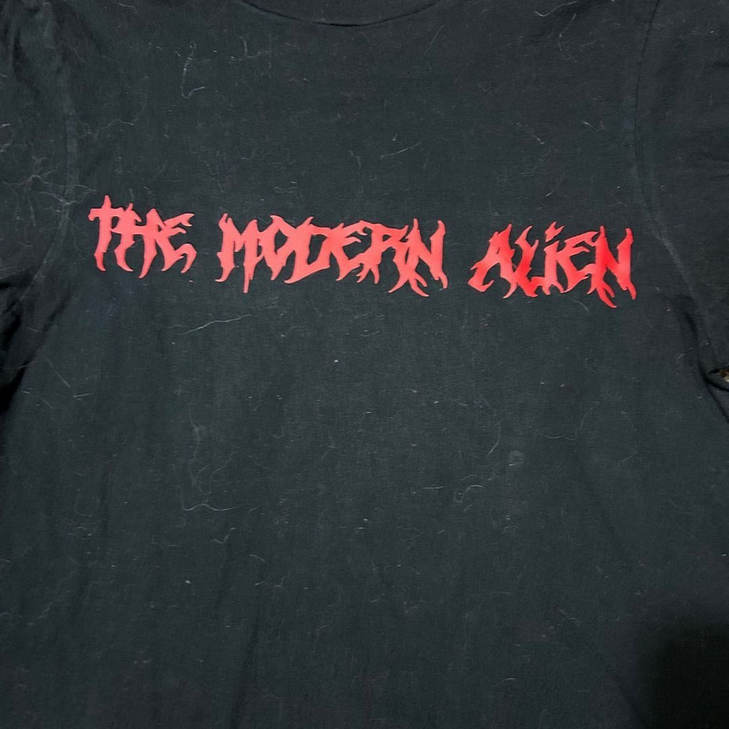 The Modern Alien Graphic Tee – Minimalist with an Edge - The Modern Alien